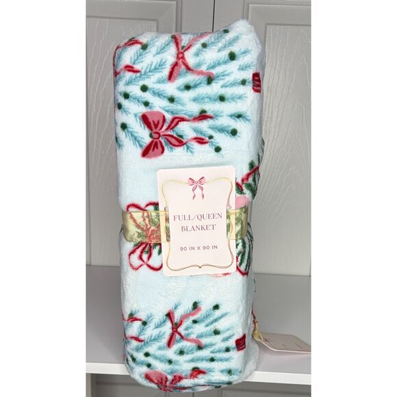 Cozy Under “The Mistletoe” Plush Blanket – Extremely Soft Holiday Throw – NWT - Picture 3 of 11